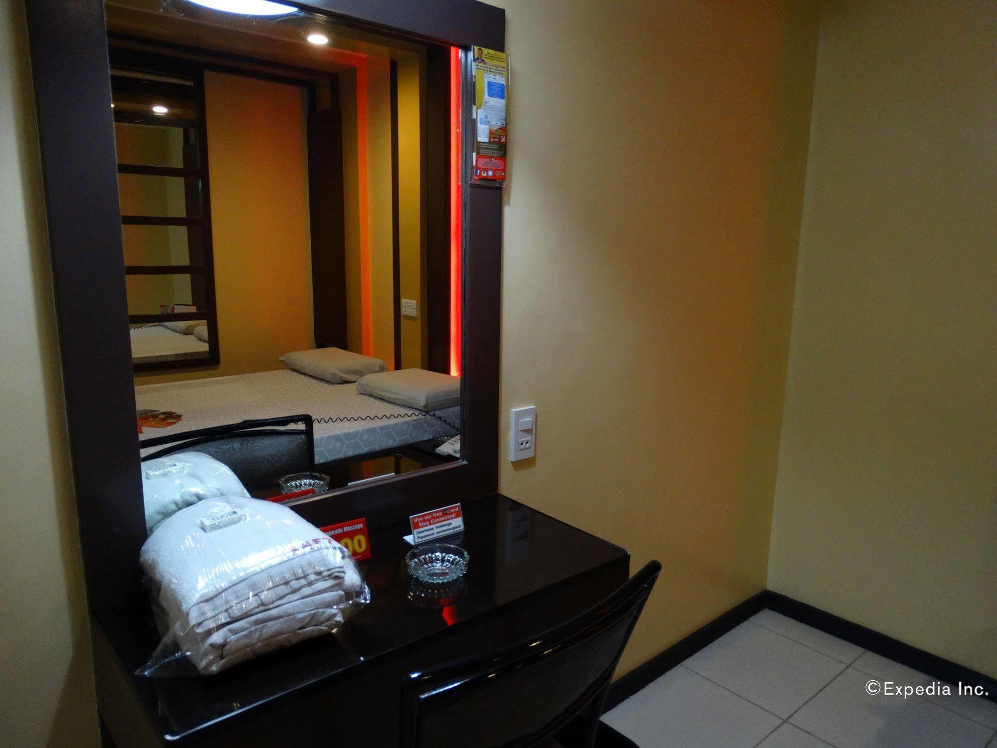 Hotel Sogo Buendia Pasay Exterior photo