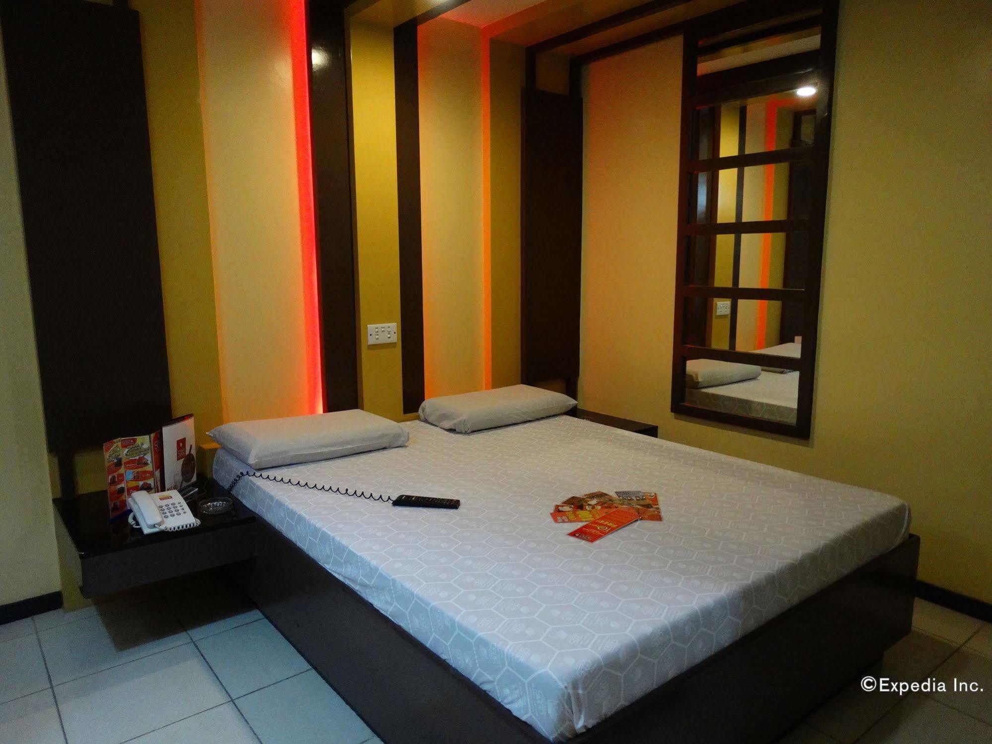 Hotel Sogo Buendia Pasay Exterior photo